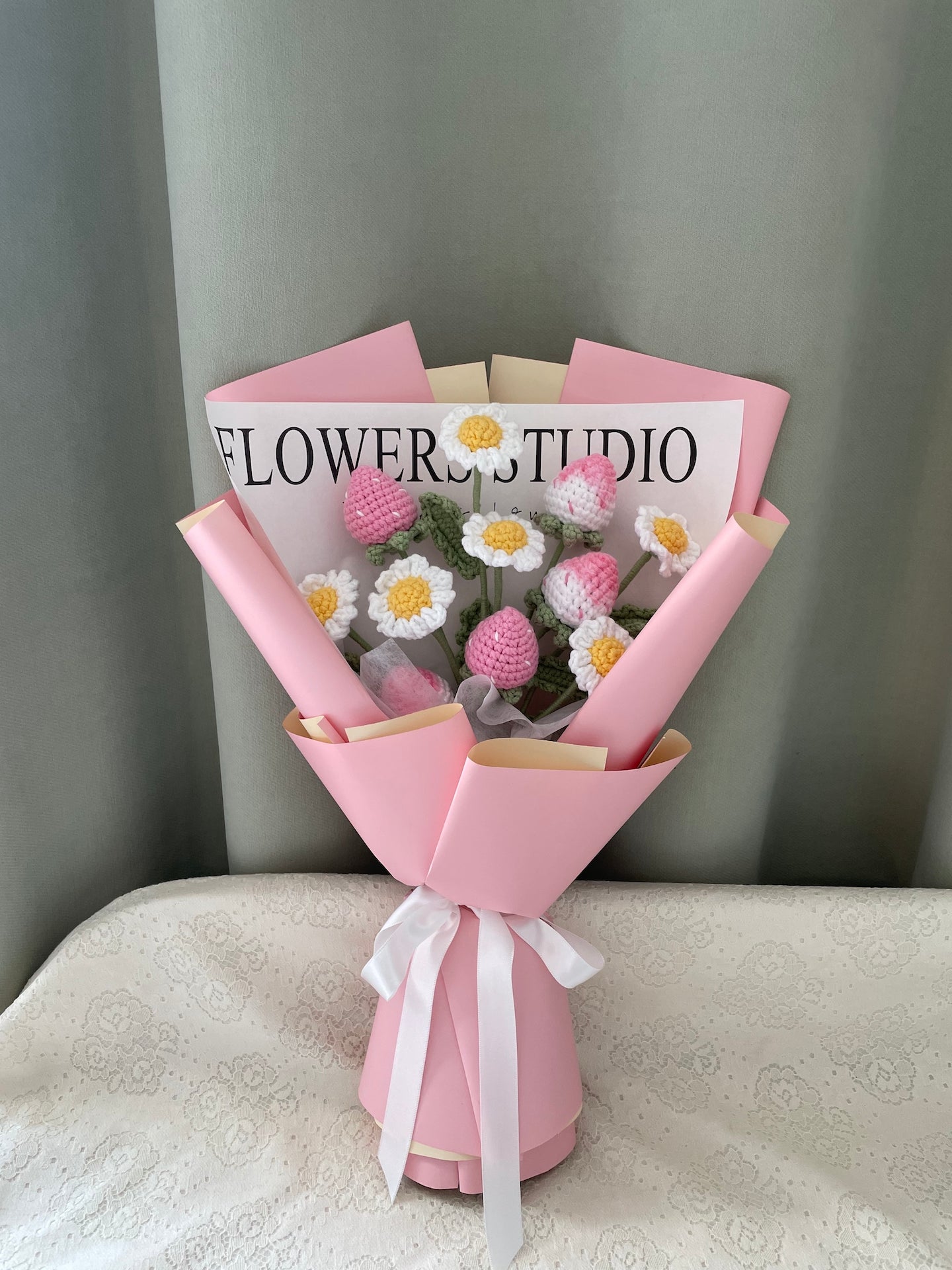 Crochet Daisy Flower Bouquet Mixed with Crochet Strawberry, Pink&White