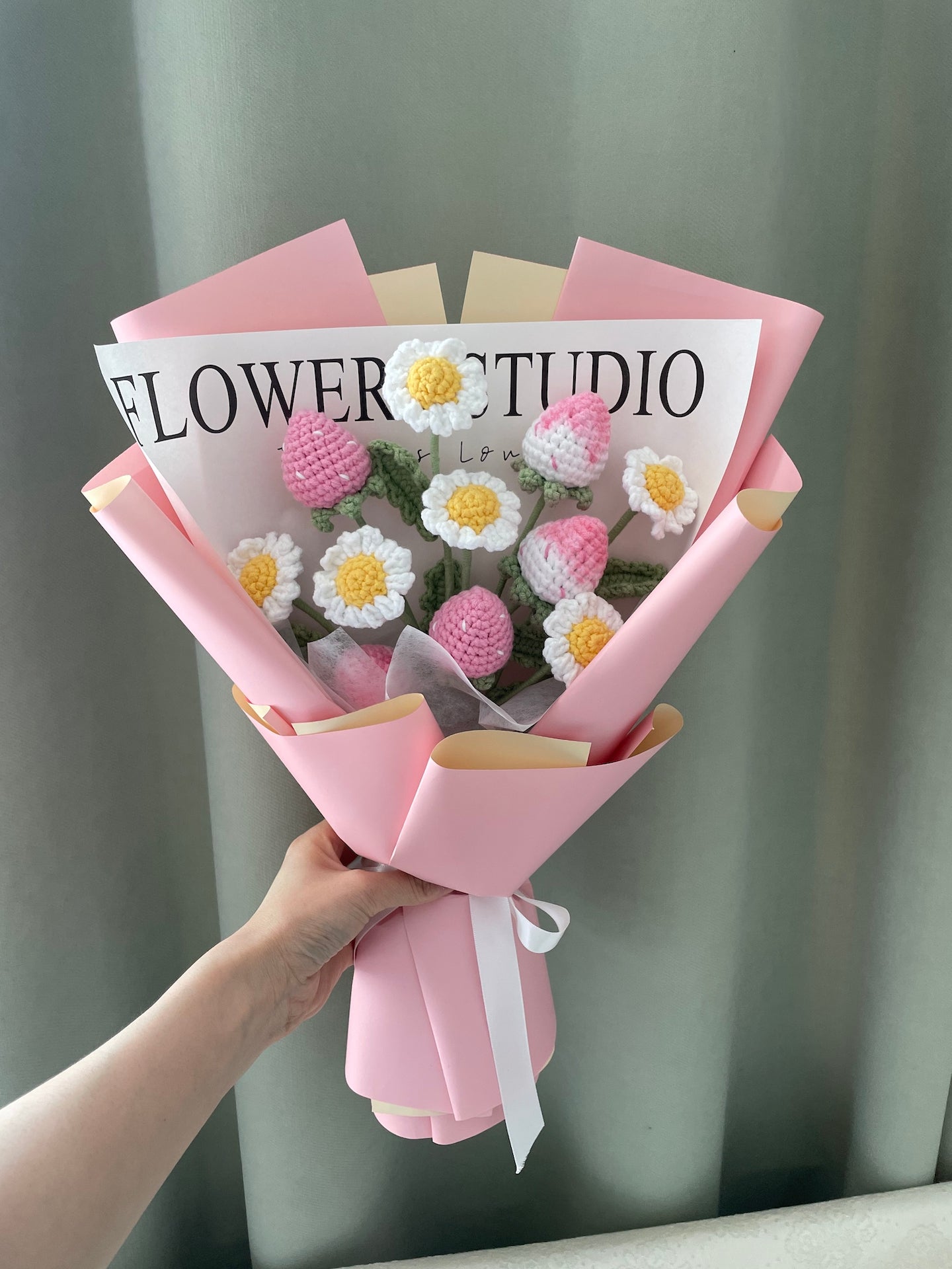 Crochet Daisy Flower Bouquet Mixed with Crochet Strawberry, Pink&White