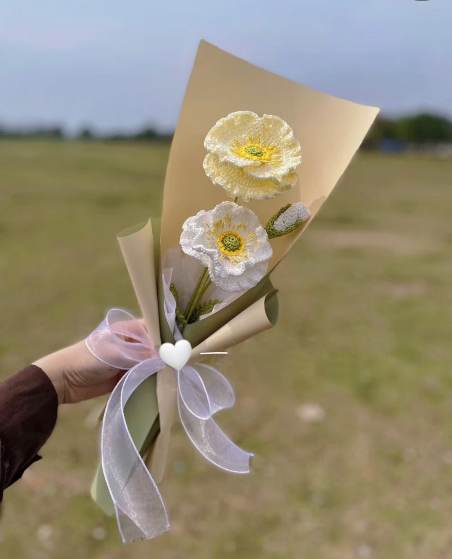 Bouquet de coquelicots au crochet | Petit (43 cm x 25 cm) | Blanc et jaune
