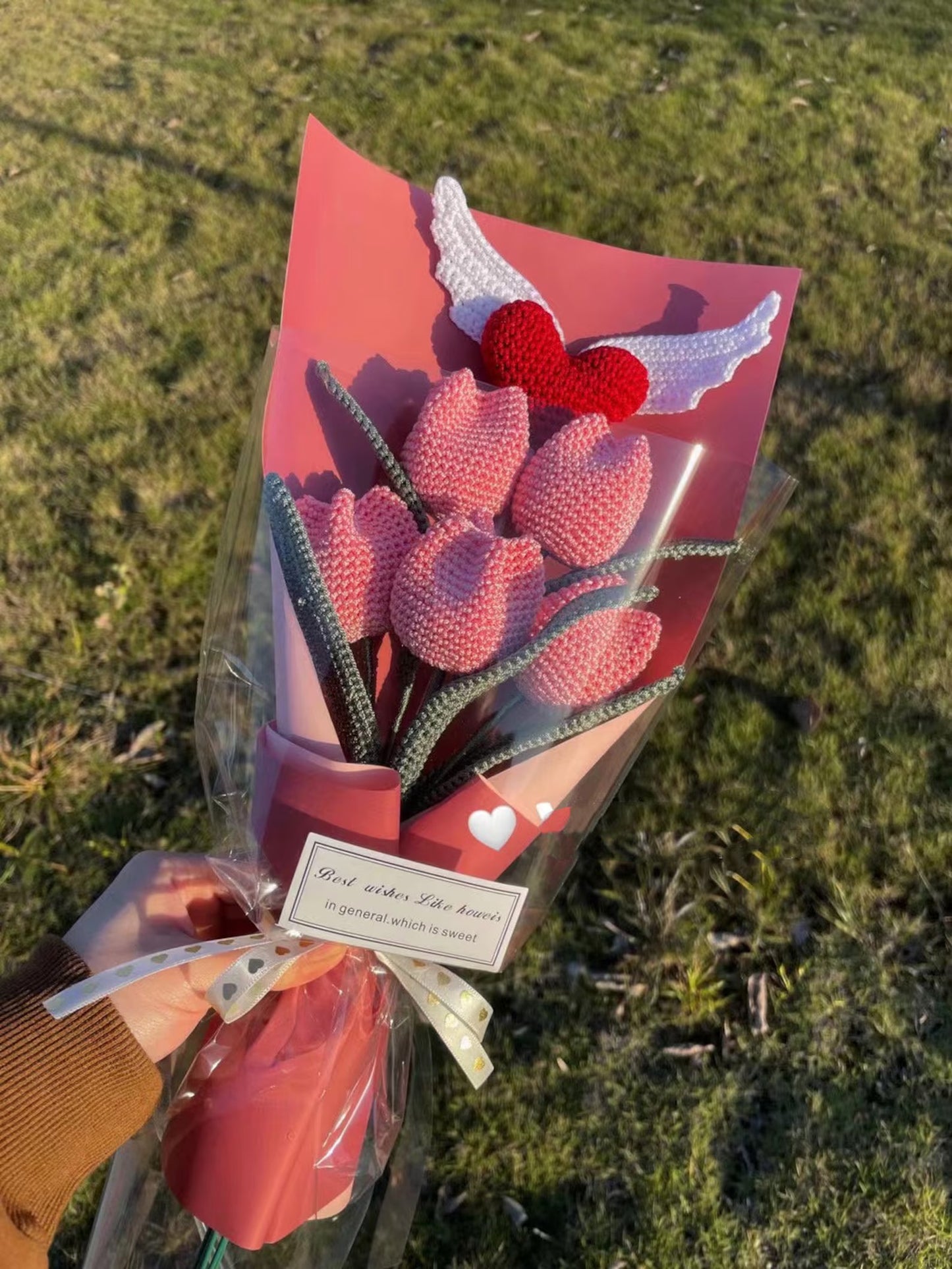 Bouquet mixte de tulipes et de cœurs angulaires au crochet, en rouge/rose/blanc