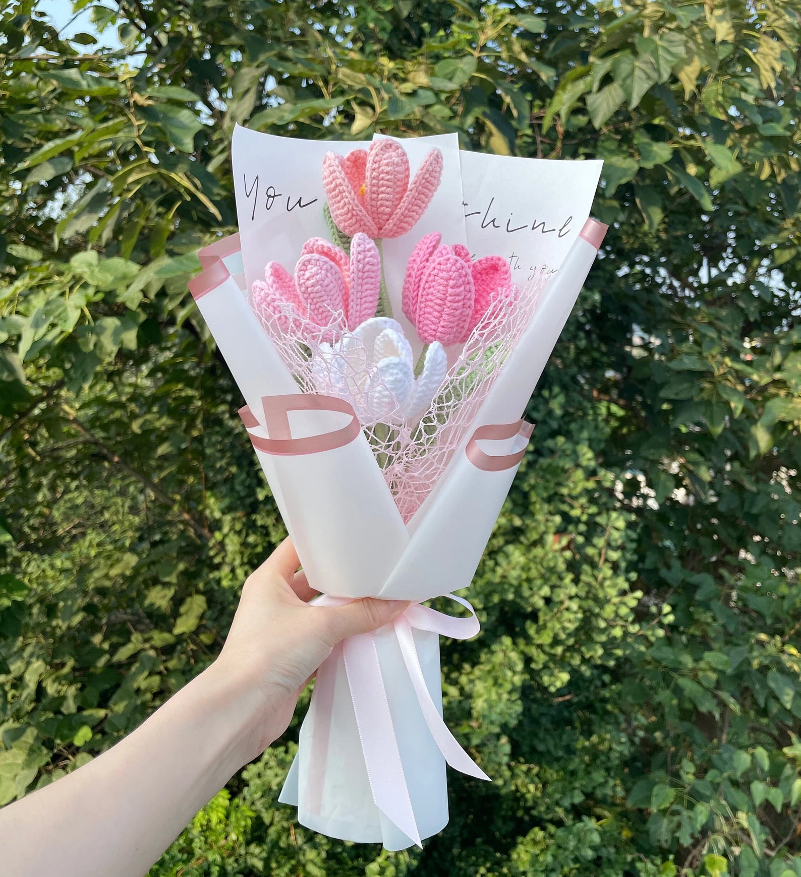 pink crochet tulip bouquet, crochet flower bouquet, crochet bouquet