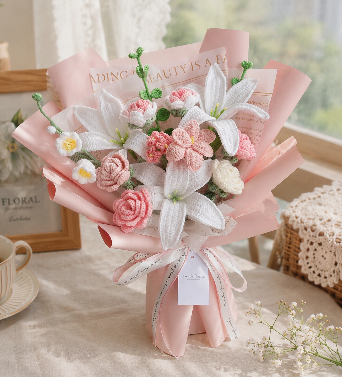 Blushing Reverie Bouquet – Handgefertigte gehäkelte Lilien, Rosen, Tulpen und Maiglöckchen (14 Stiele)