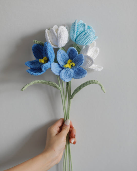 Crochet Tulip Bouquet, Blue & White, 5-Stem