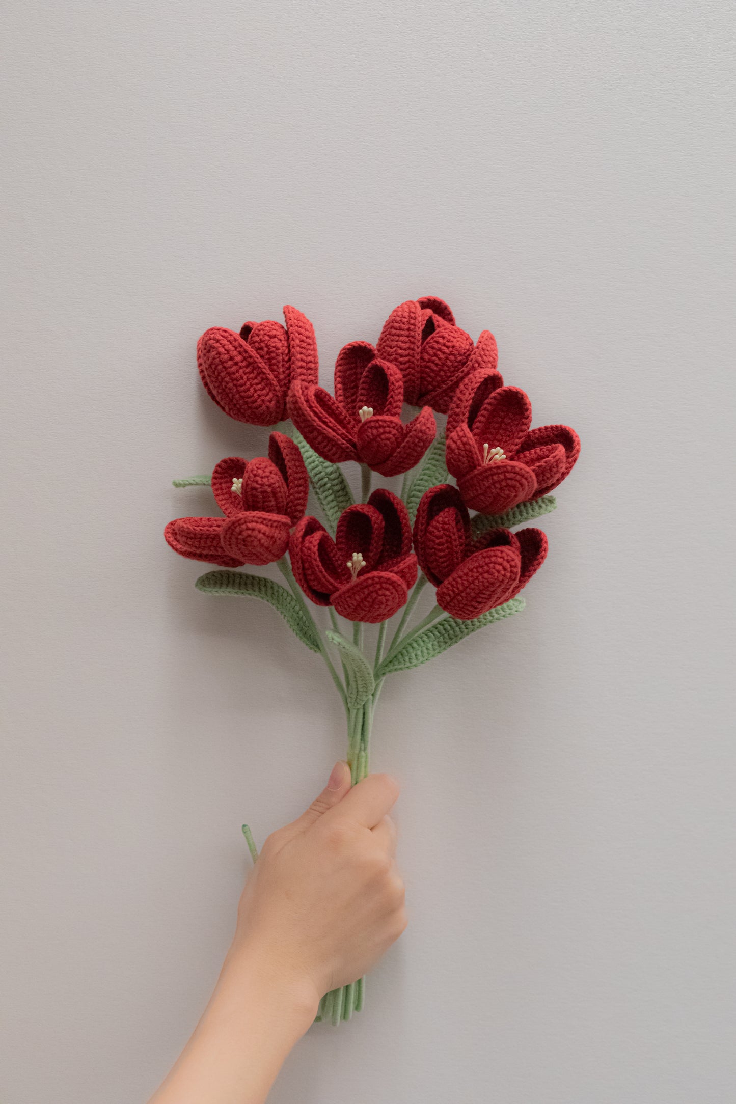 Bouquet de tulipes rouges au crochet, bouquet à 7 tiges