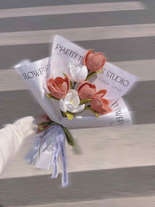 Crochet Tulip Bouquet, White&Caramel, Medium-Size Bouquet