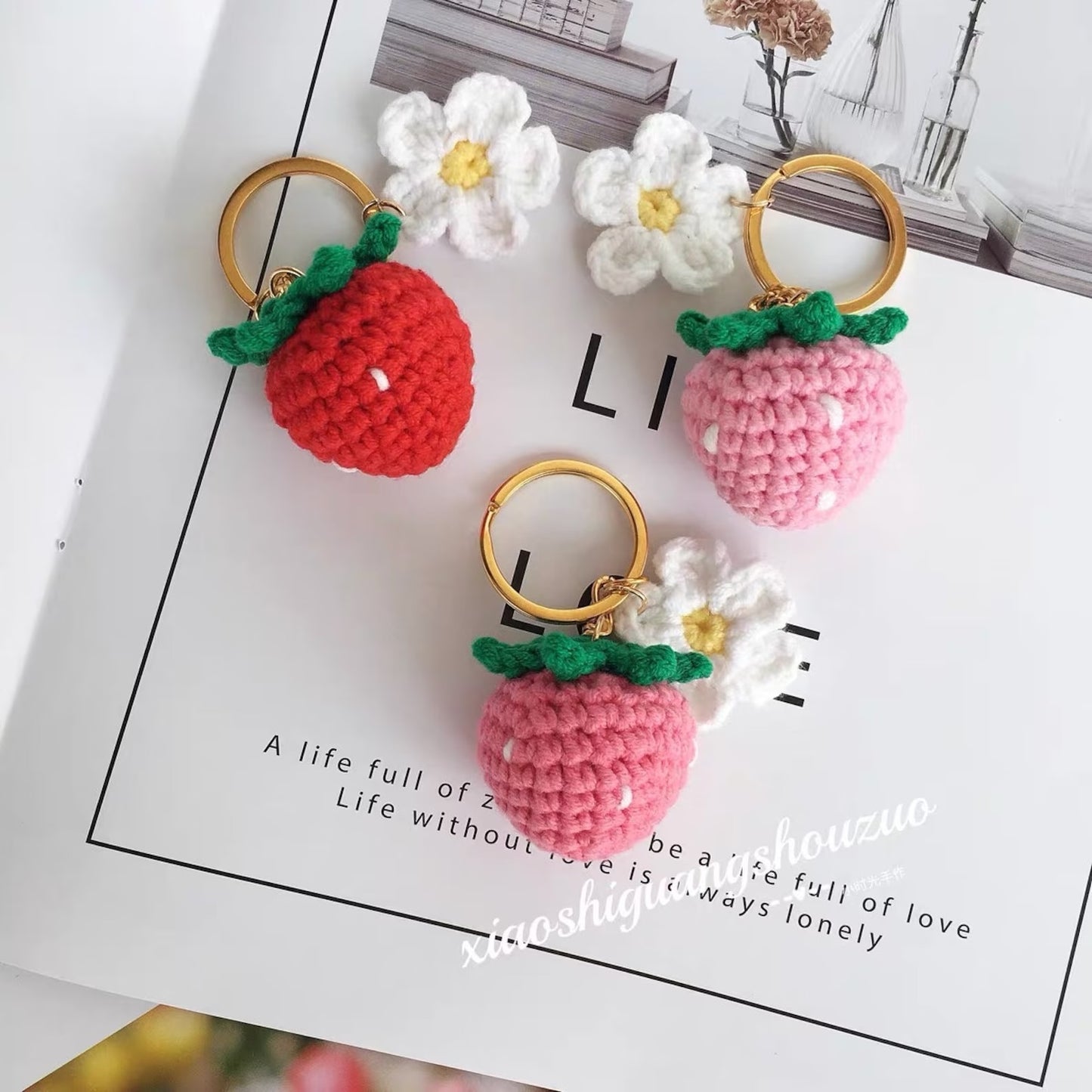 Crochet Strawberry&Daisy Keychain, Red/Pink/Light Pink
