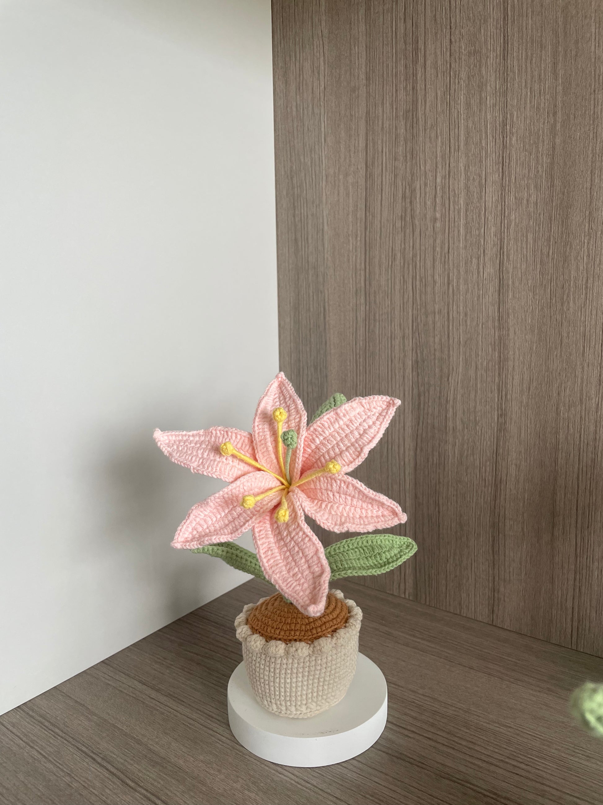 pink crochet lily flower pot, crochet flower, crochet flower bouquet